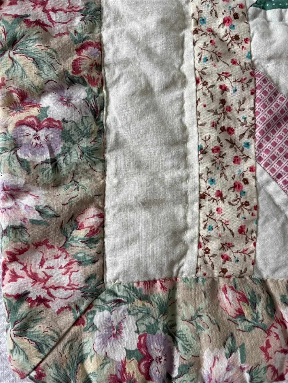 Set of 2 quilted pillow shams,green star center,pastels,cotton, zip close,29x23”